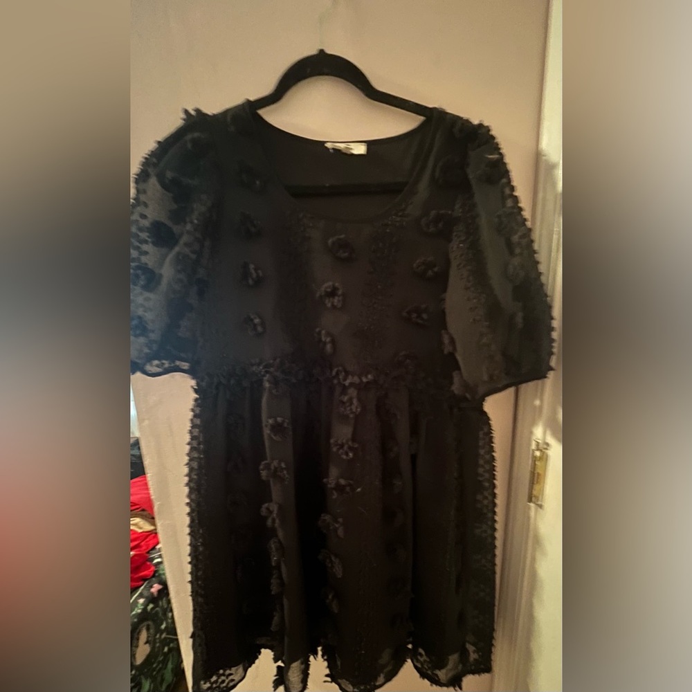 Entro Dress

• whimsygoth
• floral
• little black dress